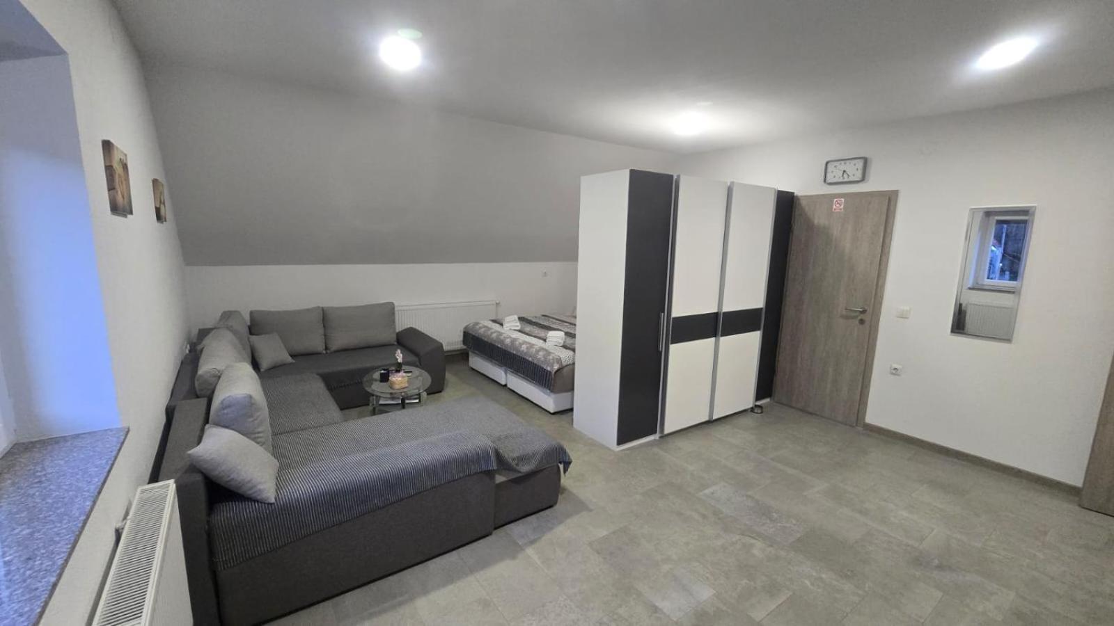 Apartmani Marijamagdalena Gracac  Exterior photo